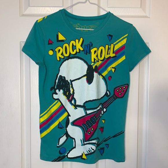 Hot Topic Tops - Peanuts Snoopy Rock tee